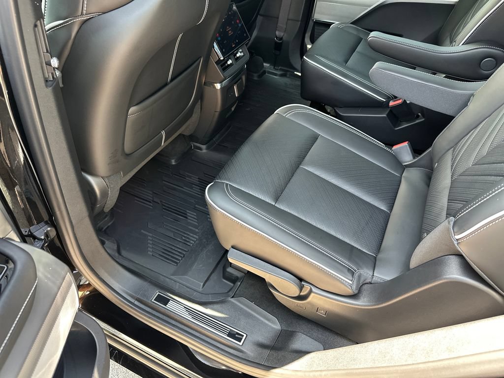 Used 2026 Cadillac Vistiq Platinum w/ LPO, Floor Liner Package AWD/4WD image 35