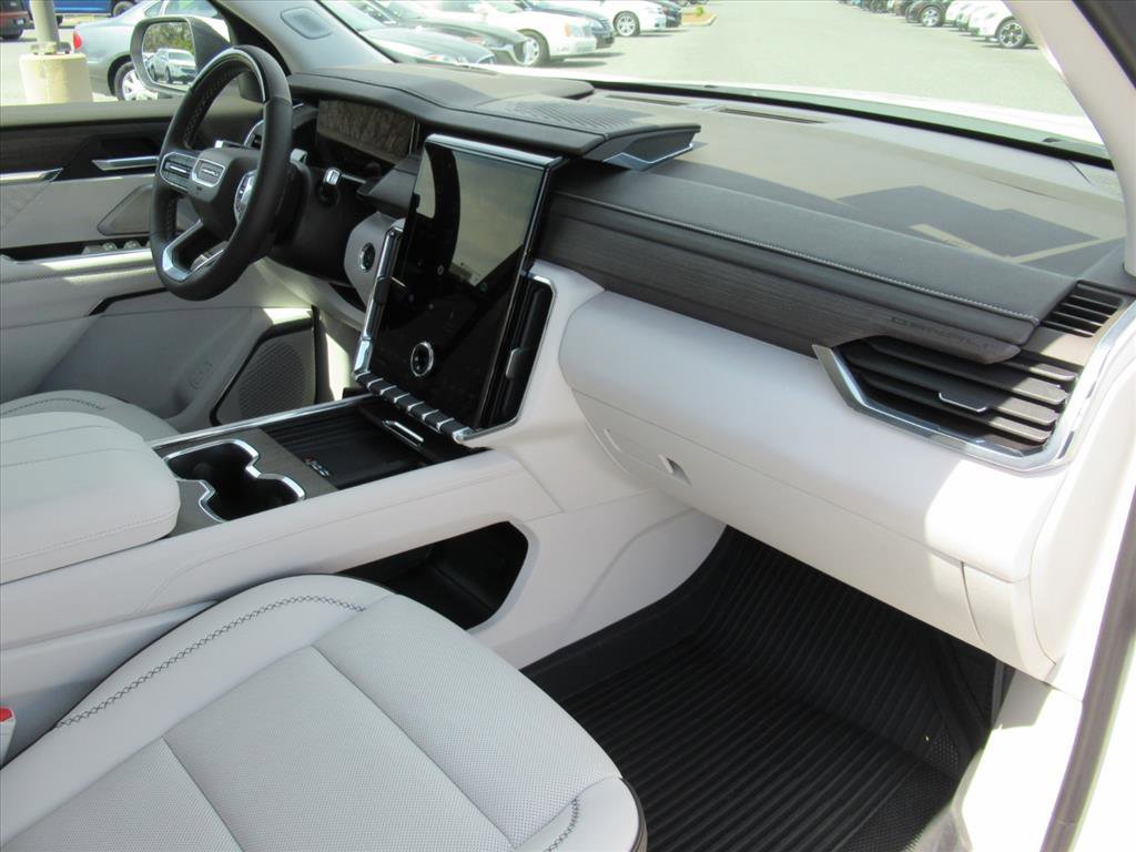 Used 2025 GMC Acadia Denali w/ Super Cruise Package image 11