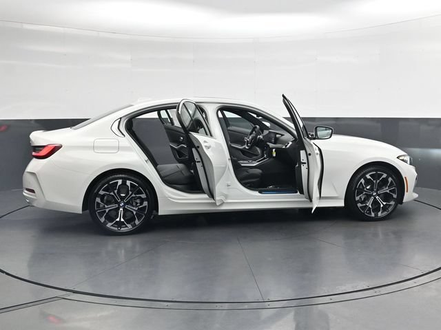 New 2026 BMW 330i xDrive Sedan w/ Premium Package AWD/4WD image 40