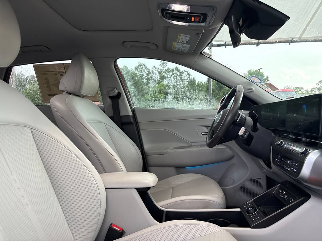 Used 2024 Hyundai Kona Limited FWD image 17