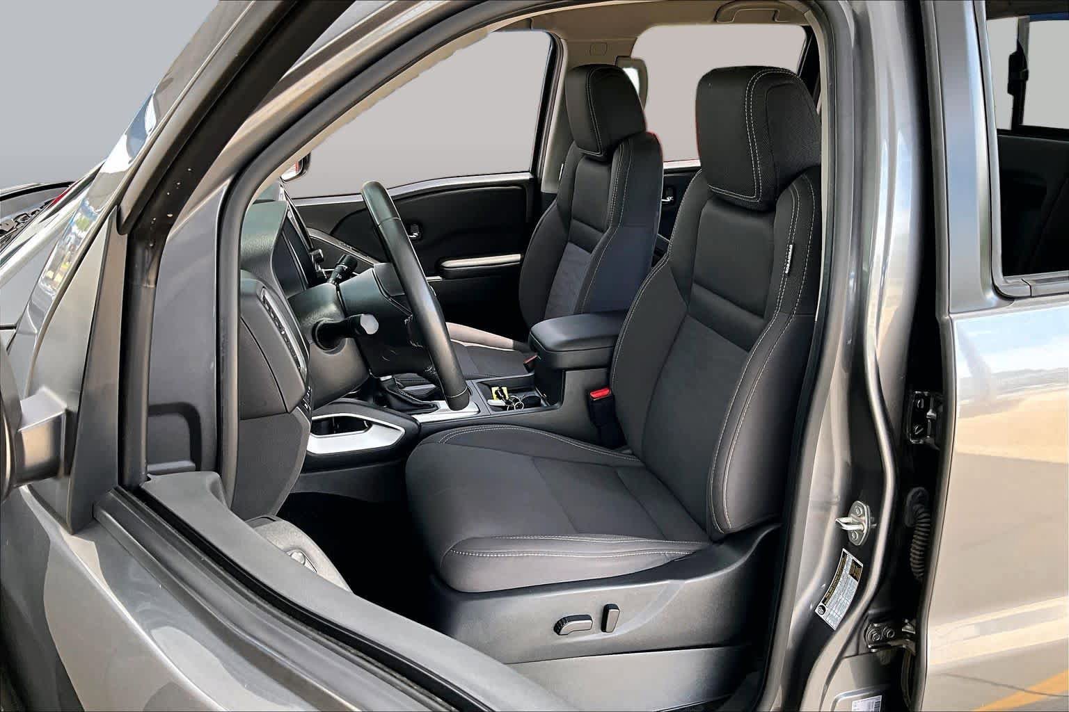 Used 2024 Nissan Frontier SV w/ SV Convenience Package AWD/4WD image 8