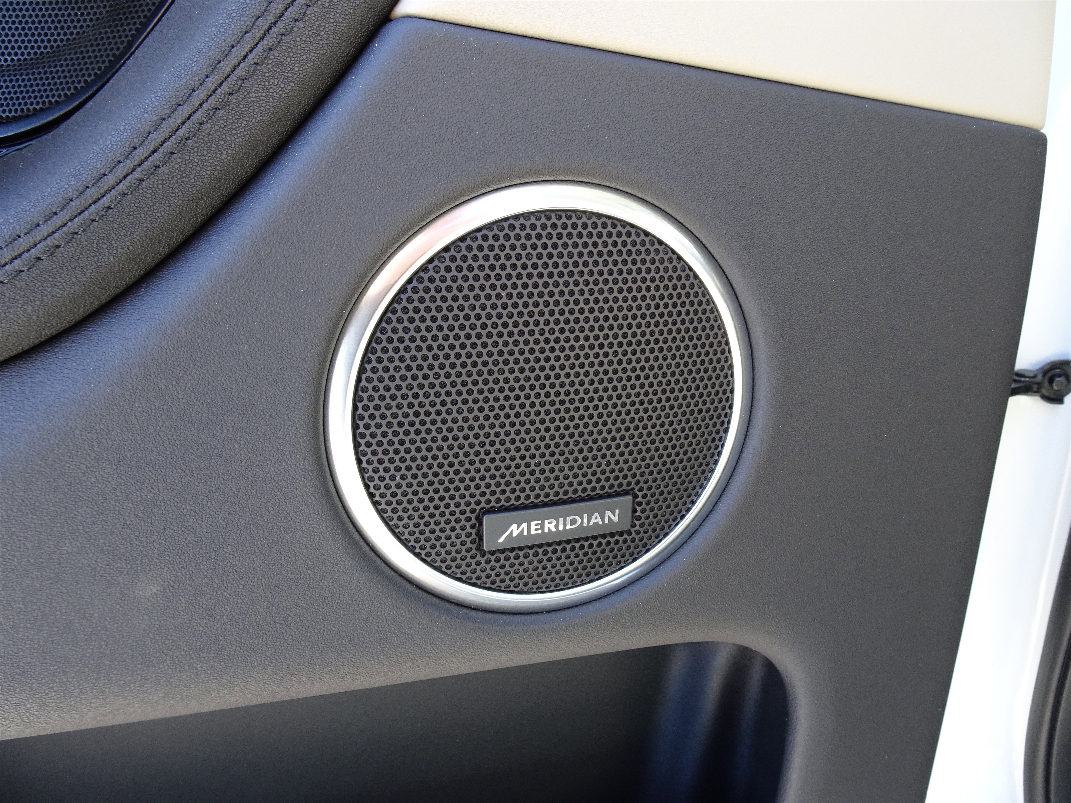 New 2025 Land Rover Discovery Sport S image 17