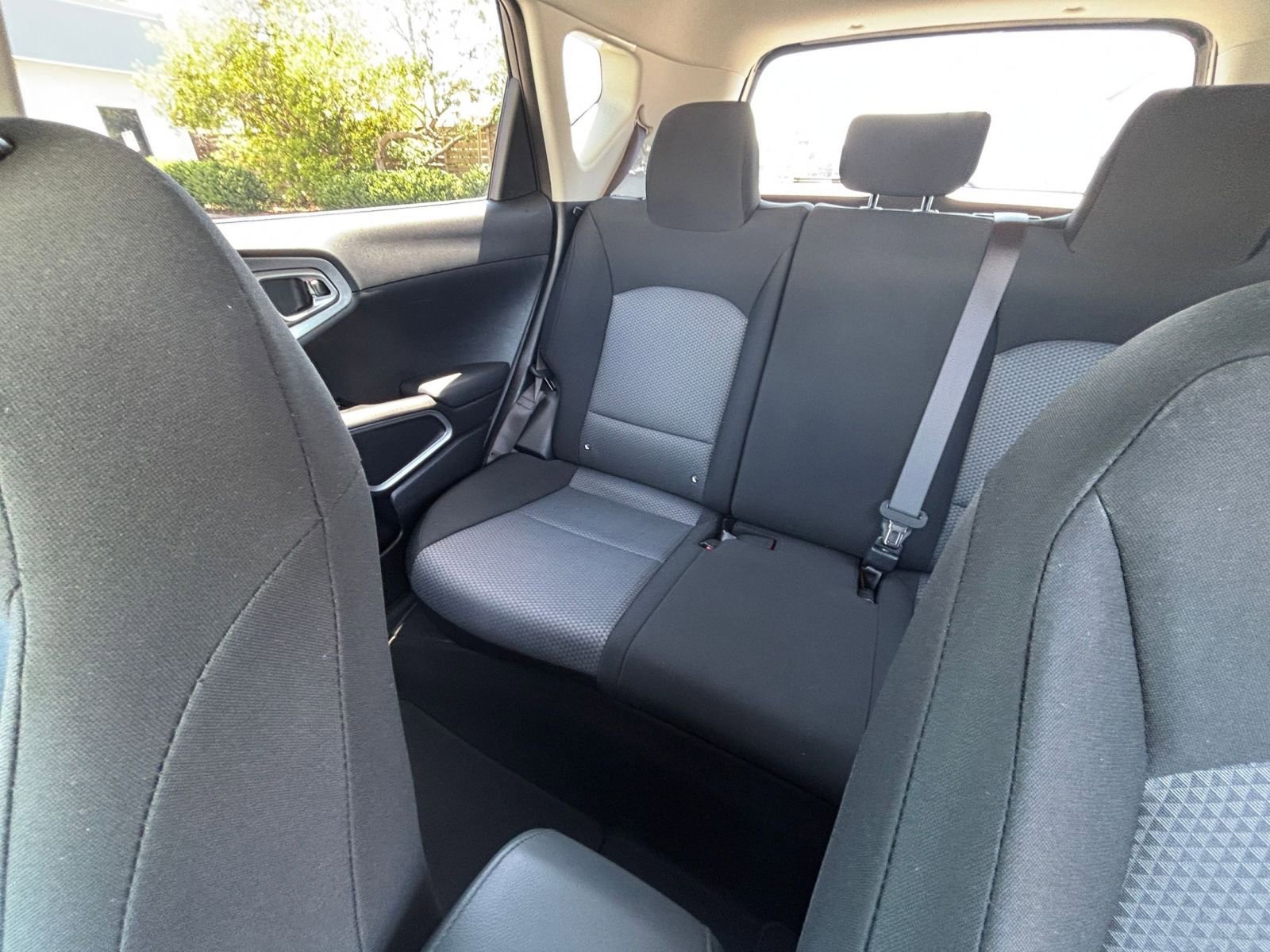 Used 2025 Kia Soul LX w/ LX Technology Package FWD image 38