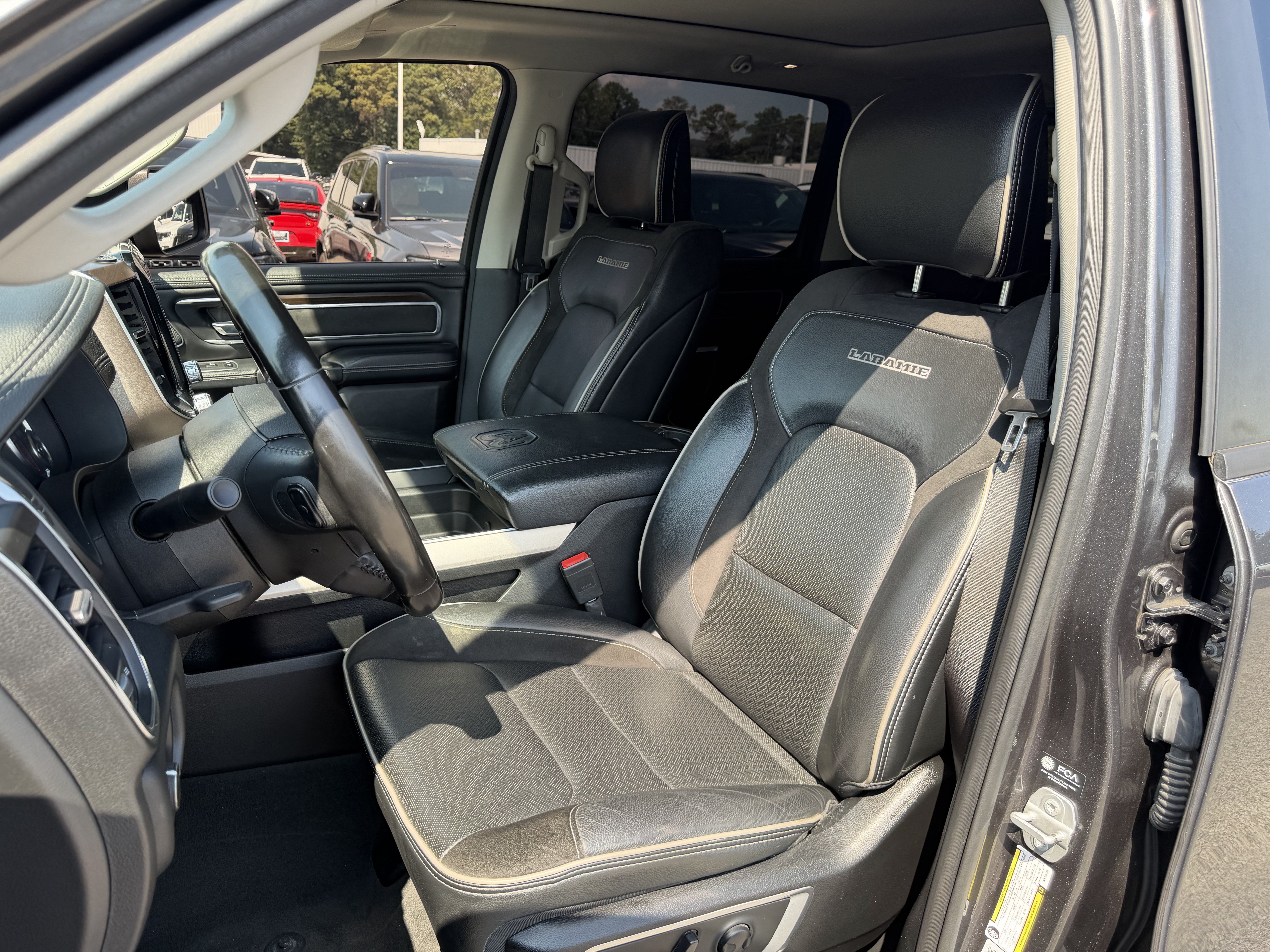 Used 2022 RAM 1500 Laramie AWD/4WD image 12
