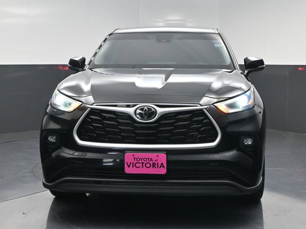 Used 2023 Toyota Highlander LE FWD image 19