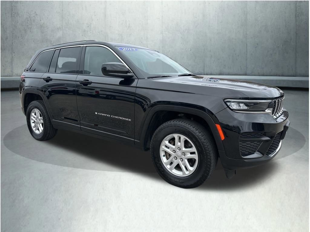 Used 2023 Jeep Grand Cherokee Laredo w/ Luxury Tech Group I image 9