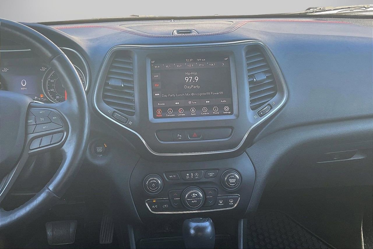 Used 2019 Jeep Cherokee Trailhawk w/ Comfort/Convenience Group image 13