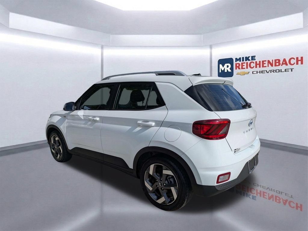 Used 2024 Hyundai Venue SEL FWD image 6