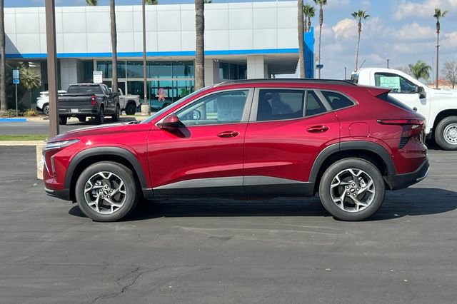 Used 2025 Chevrolet Trax LT w/ LT Convenience Package image 7