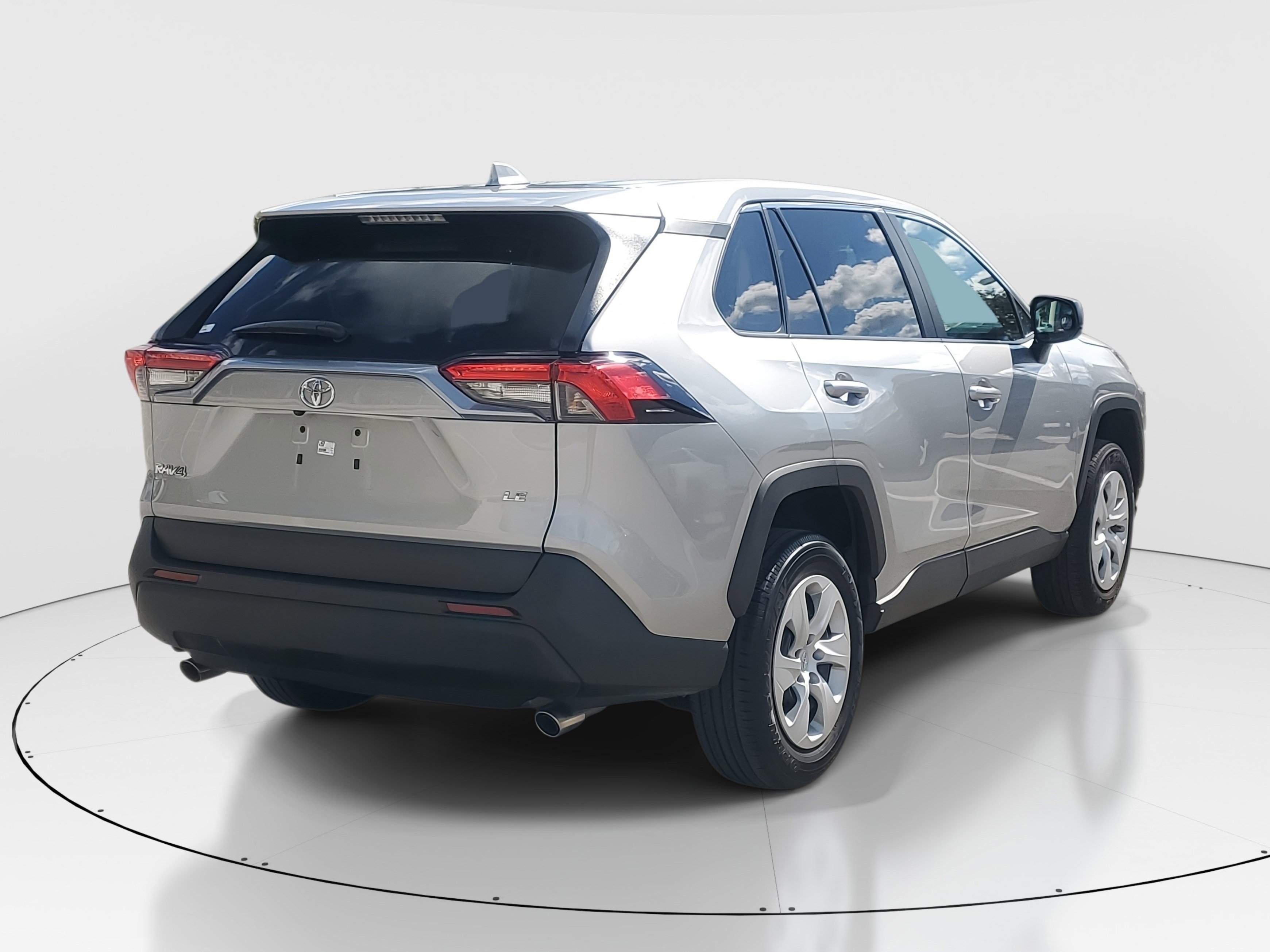 Used 2024 Toyota RAV4 LE image 3