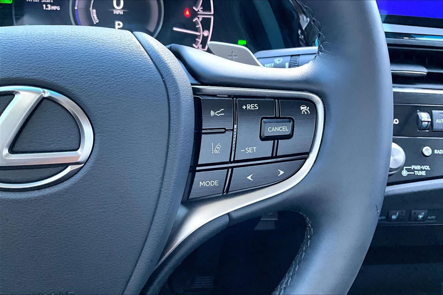 Used 2025 Lexus ES 300h w/ Premium Package FWD image 23