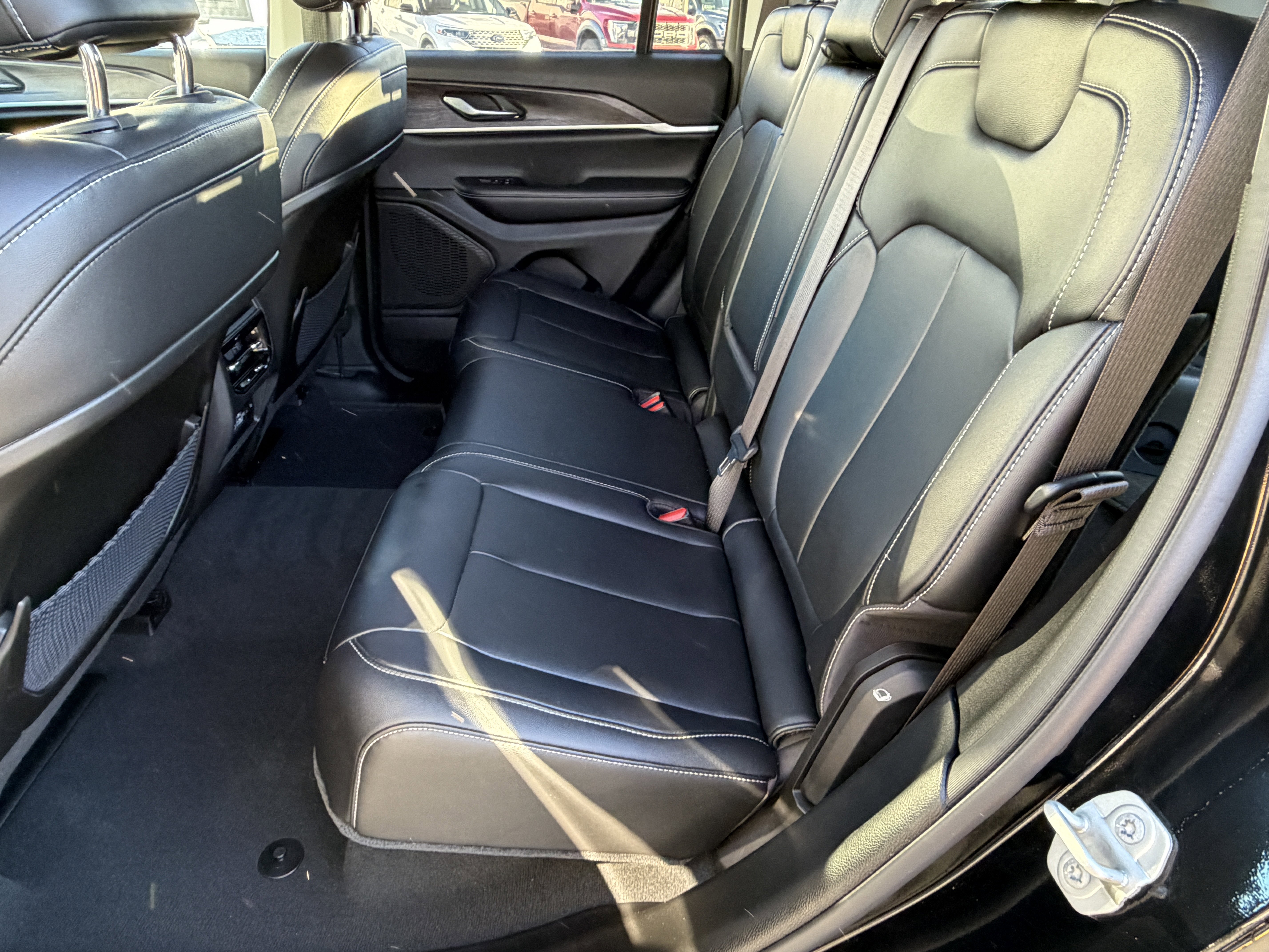 Used 2023 Jeep Grand Cherokee Limited image 22