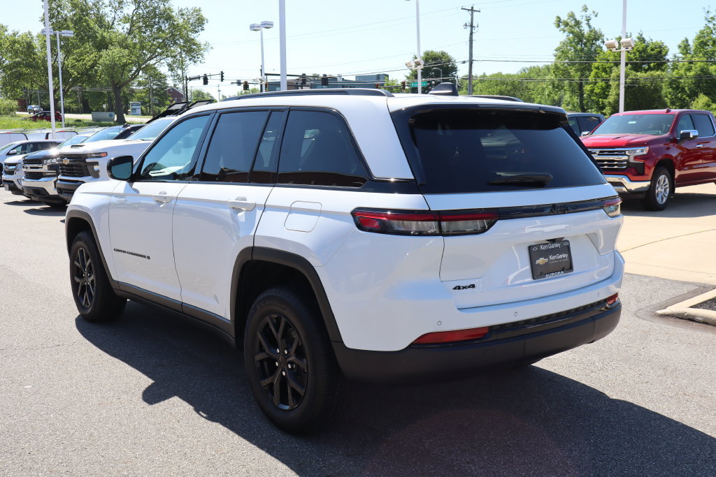 Used 2024 Jeep Grand Cherokee Altitude AWD/4WD image 27