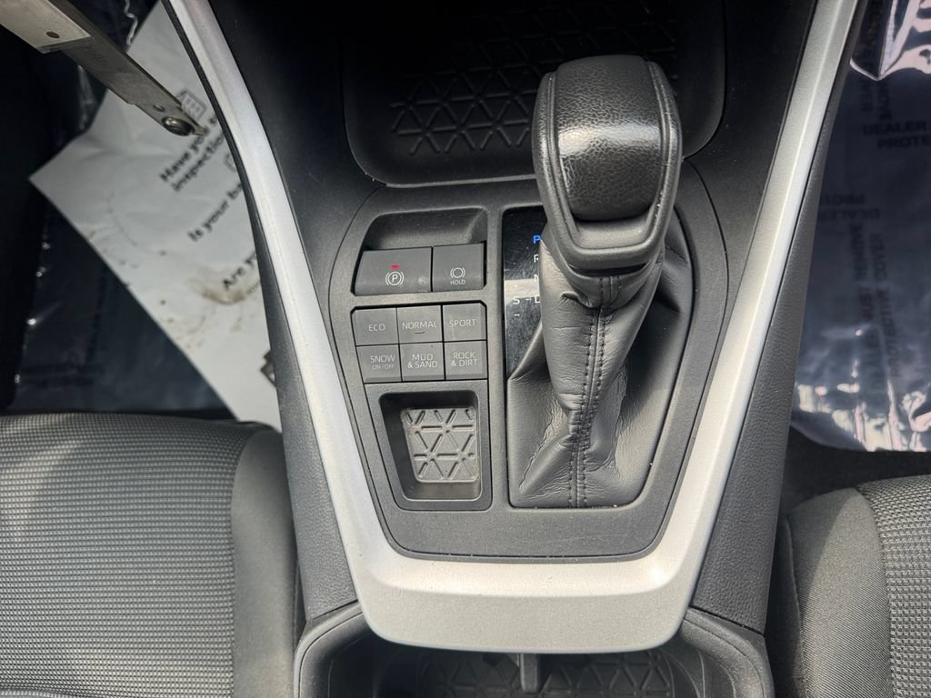 Used 2024 Toyota RAV4 LE AWD/4WD image 19