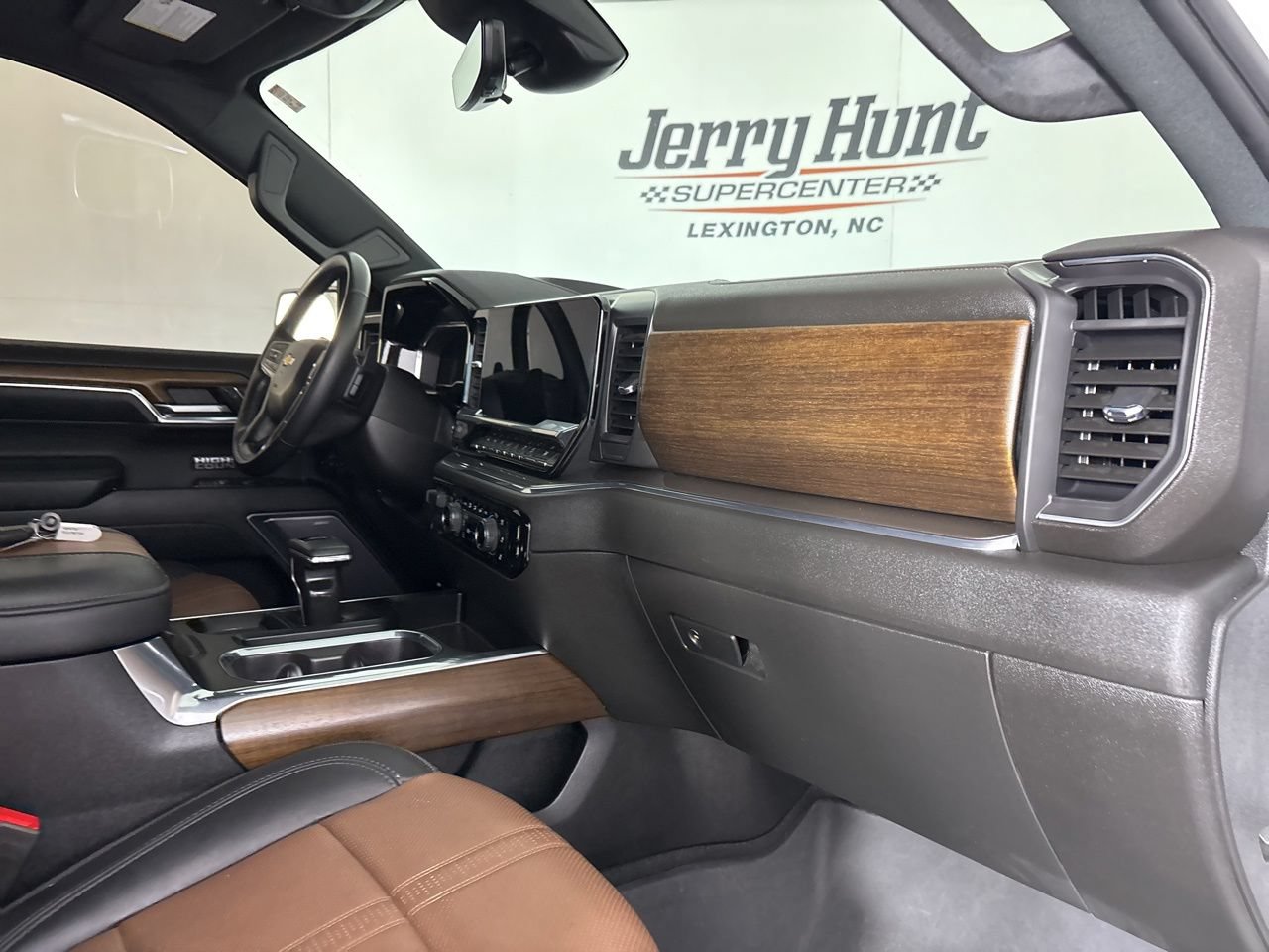 Used 2023 Chevrolet Silverado 1500 High Country w/ Technology Package AWD/4WD image 29