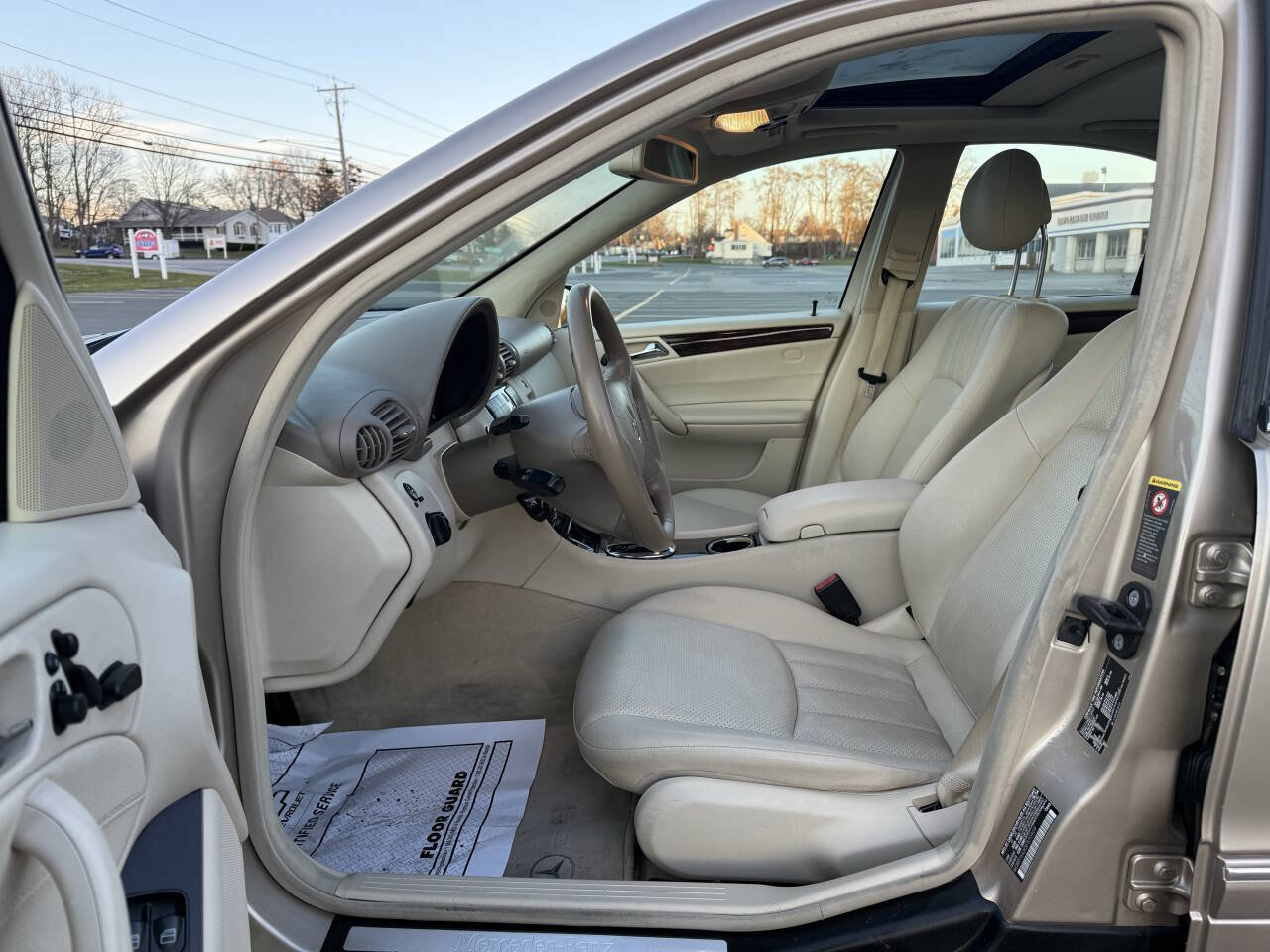 Used 2005 Mercedes-Benz C 320 Sedan image 10