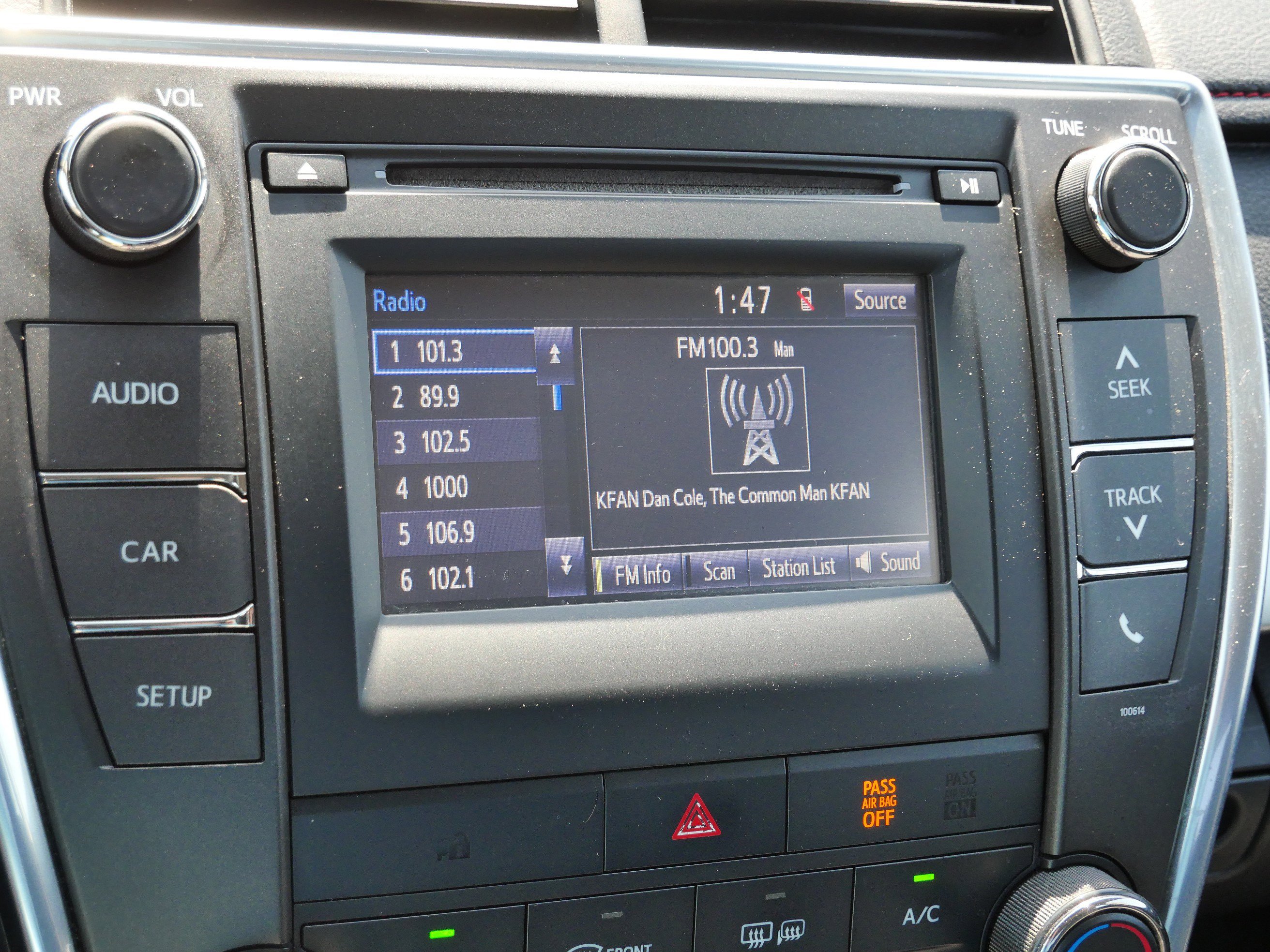 Used 2016 Toyota Camry SE FWD image 29