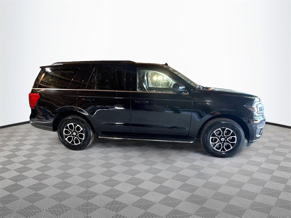 Used 2023 Ford Expedition XLT image 5