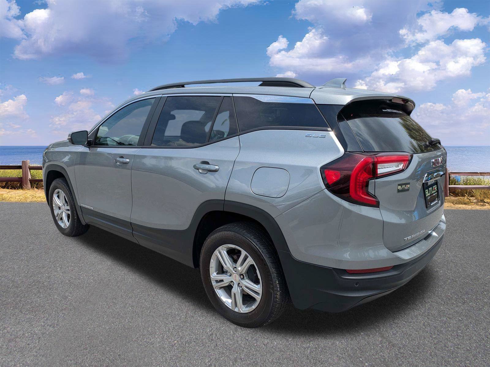 Used 2024 GMC Terrain SLE w/ Driver Convenience Package AWD/4WD image 6