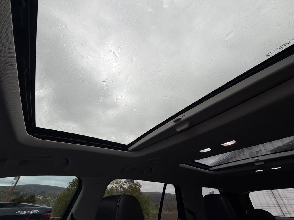 Used 2021 Chevrolet Traverse RS AWD/4WD image 24