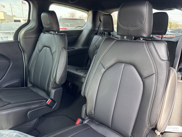 New 2026 Chrysler Voyager LX image 12