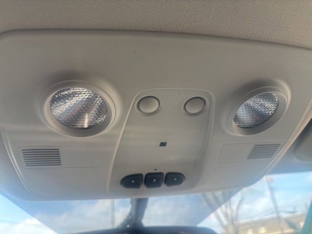 Used 2015 GMC Acadia SLT image 31