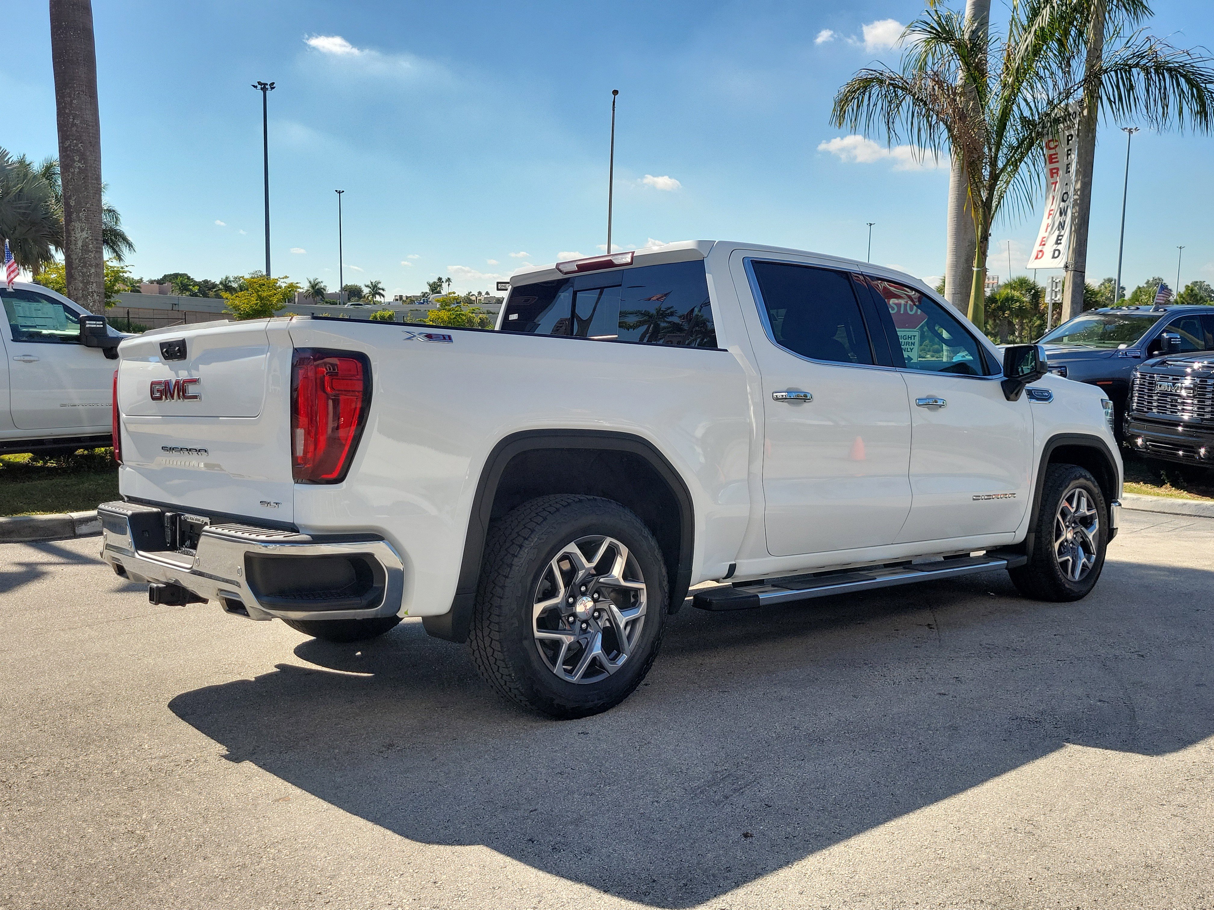Used 2022 GMC Sierra 1500 SLT w/ SLT Premium Plus Package image 5