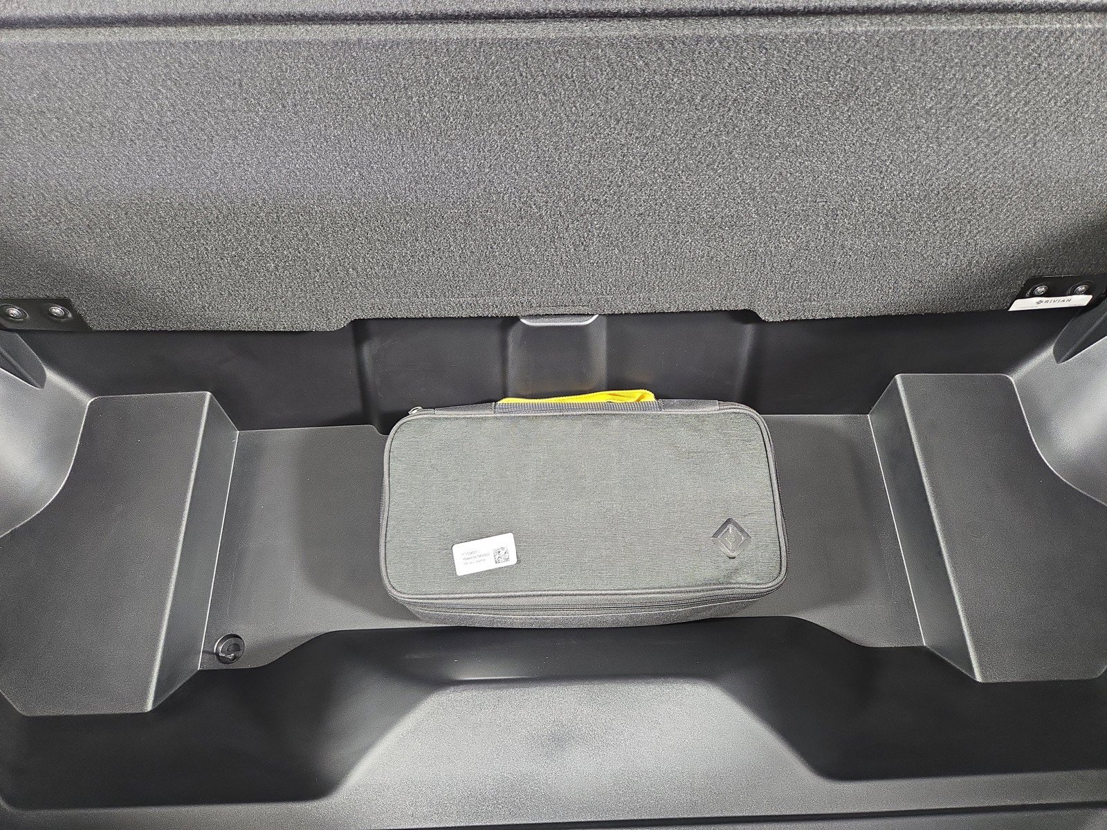 Used 2024 Rivian R1S Adventure AWD/4WD image 14