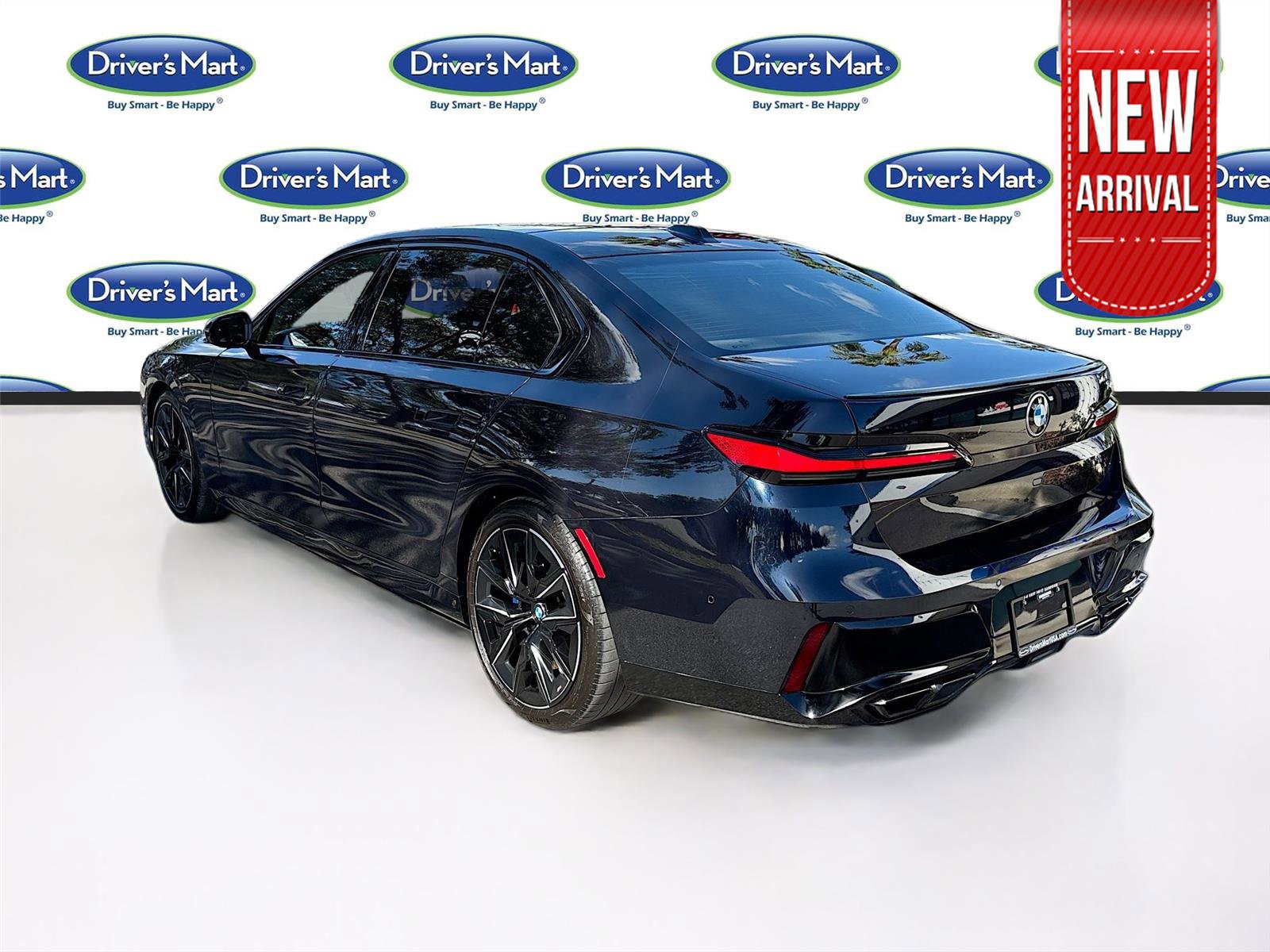 Used 2023 BMW 740i w/ Parking Assistance Package image 6