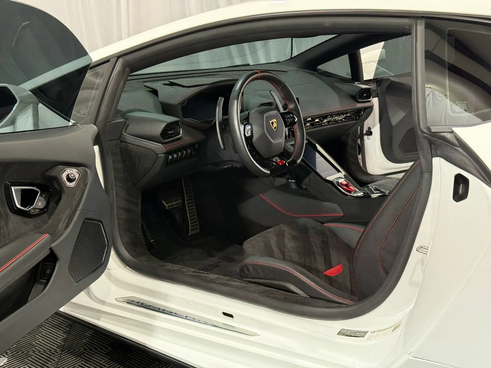 Used 2023 Lamborghini Huracan Tecnica RWD image 19