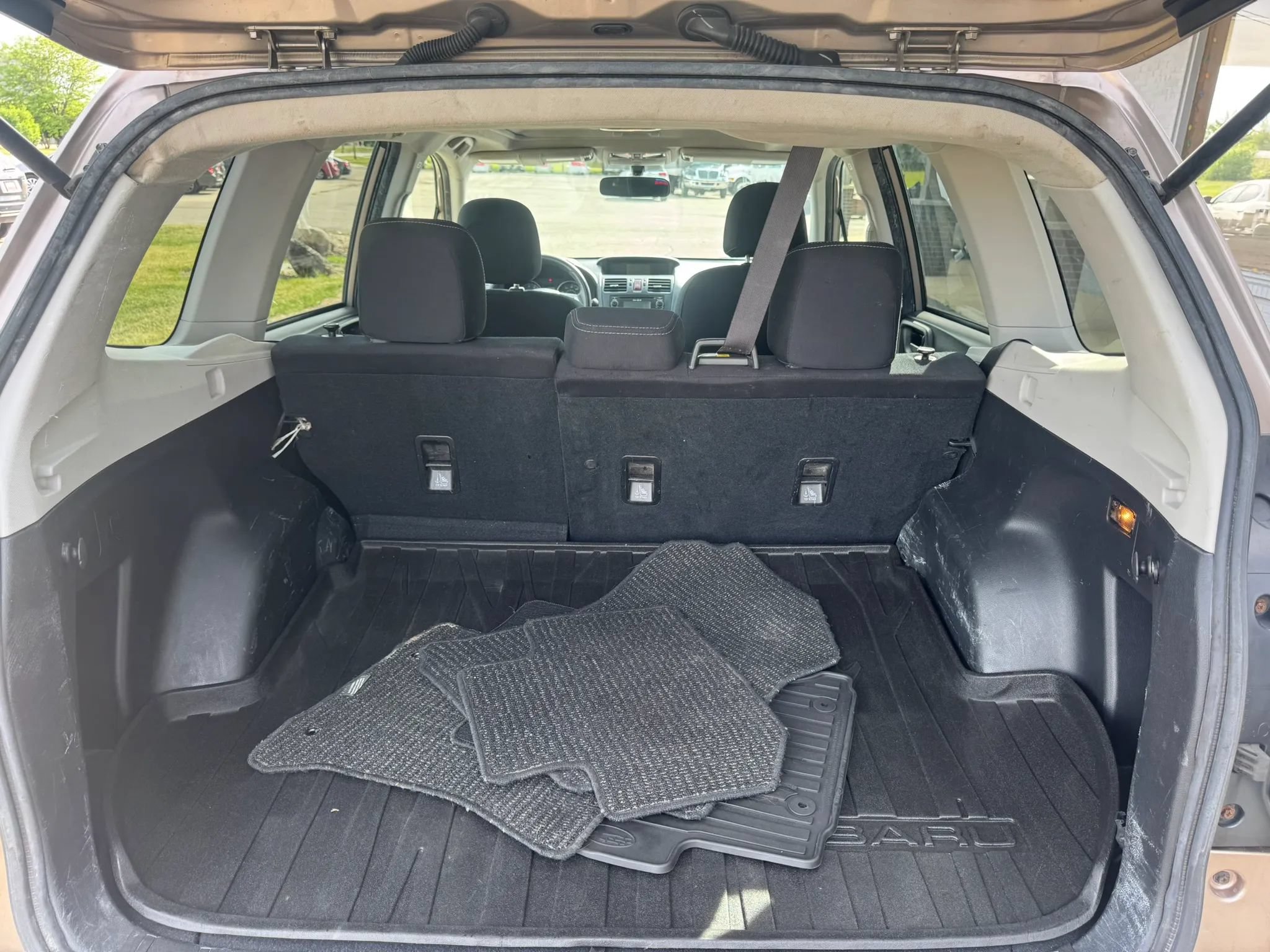 Used 2015 Subaru Forester 2.5i Premium w/ All-Weather Package AWD/4WD image 16