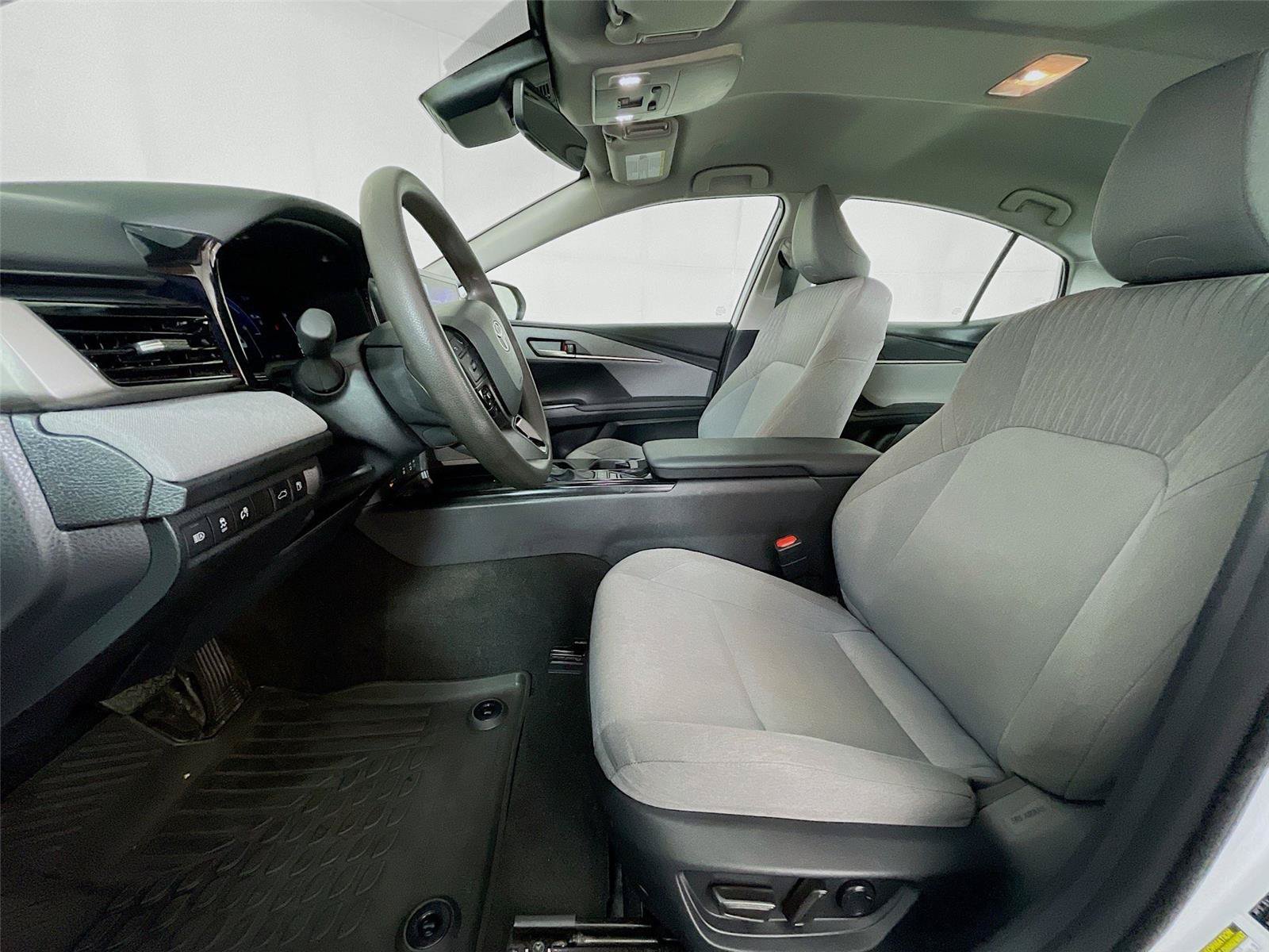 Used 2025 Toyota Camry LE w/ Convenience Package FWD image 23