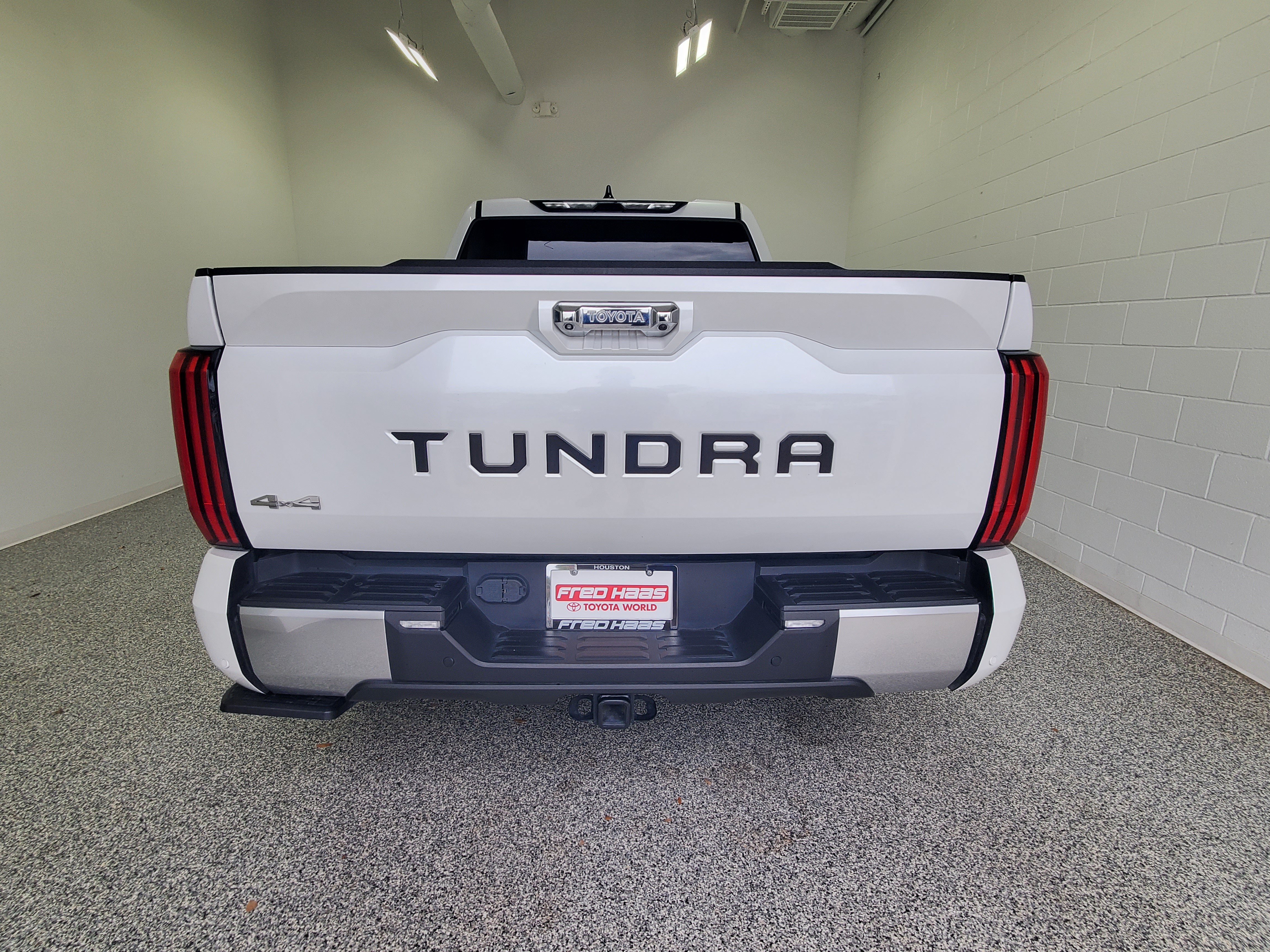 Used 2023 Toyota Tundra Limited w/ Power Package AWD/4WD image 8