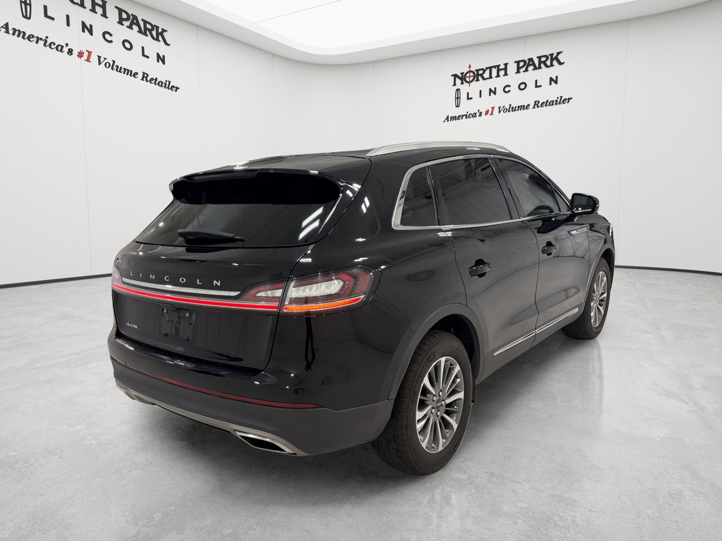 Used 2023 Lincoln Nautilus AWD w/ Premium Package image 5