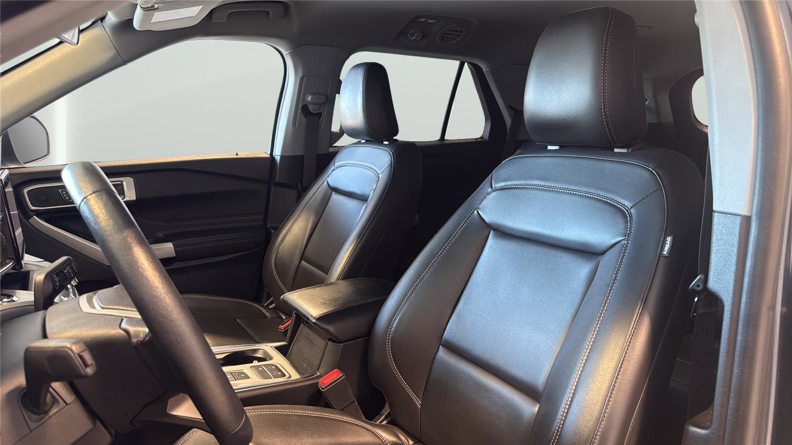 Used 2022 Ford Explorer XLT w/ Equipment Group 202A image 11