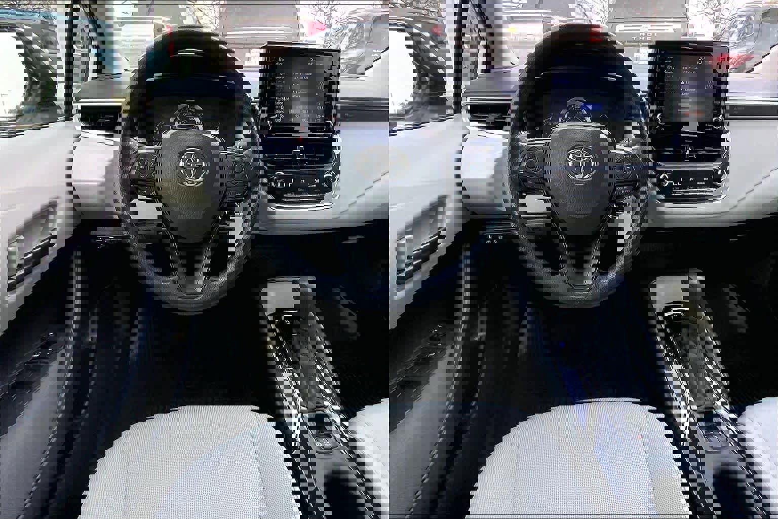 Used 2022 Toyota Corolla LE image 6