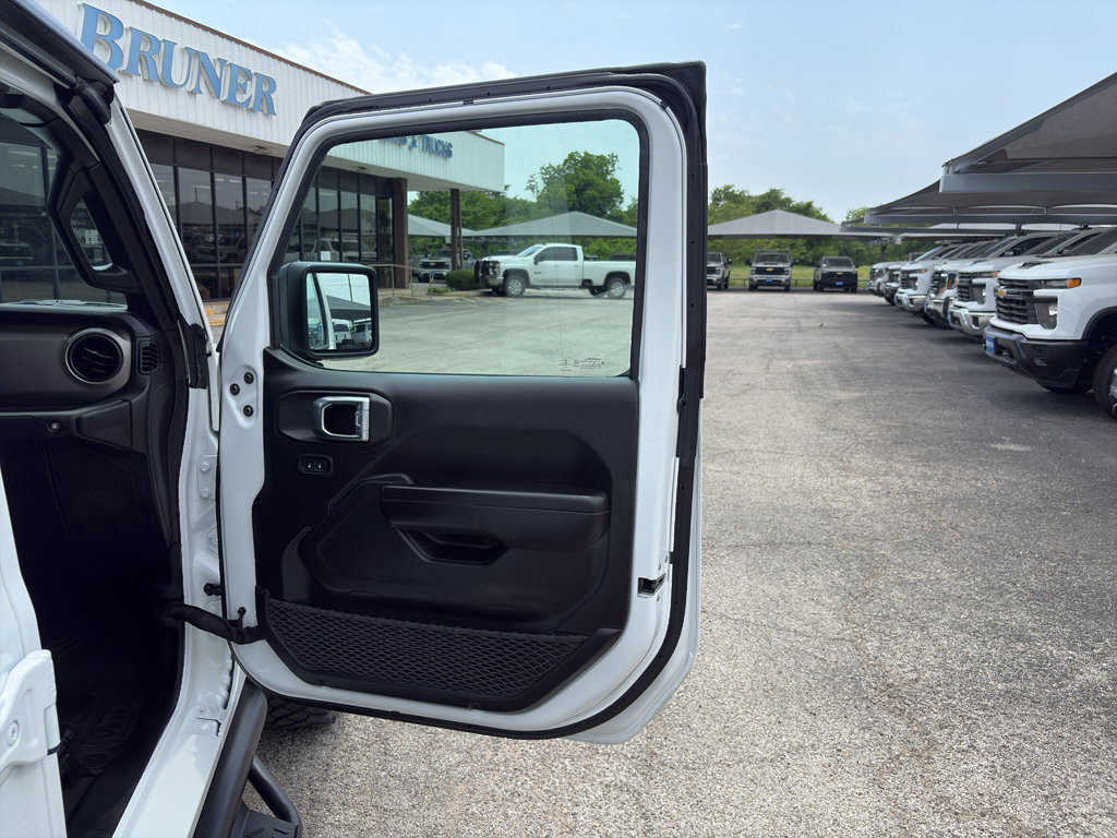 Used 2021 Jeep Gladiator Sport AWD/4WD image 14