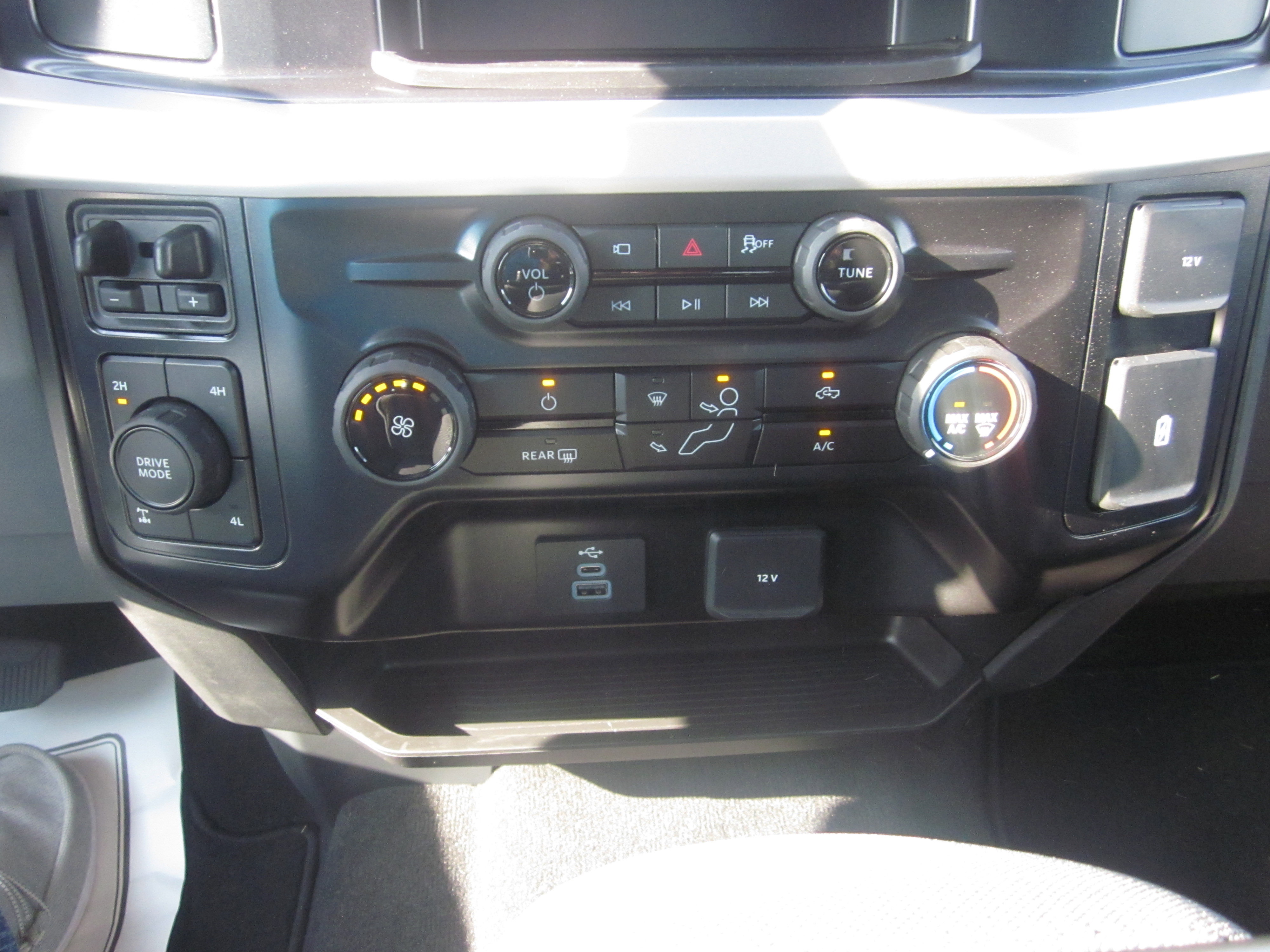 New 2025 Ford F250 XL w/ STX Appearance Package image 15