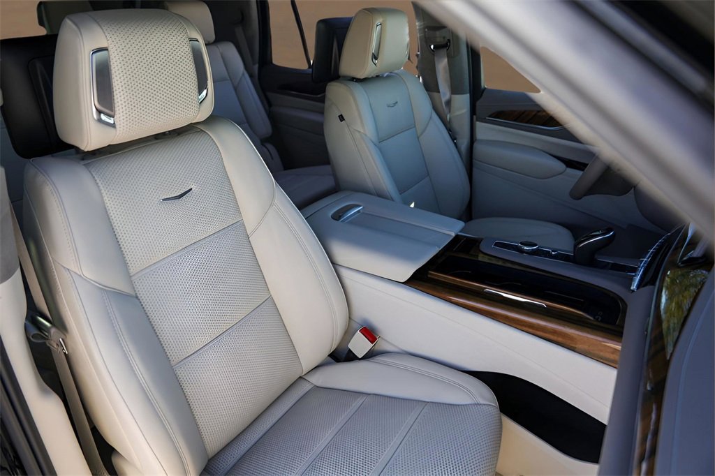 Certified 2024 Cadillac Escalade Premium Luxury Platinum w/ Heavy-Duty Trailer Package image 24