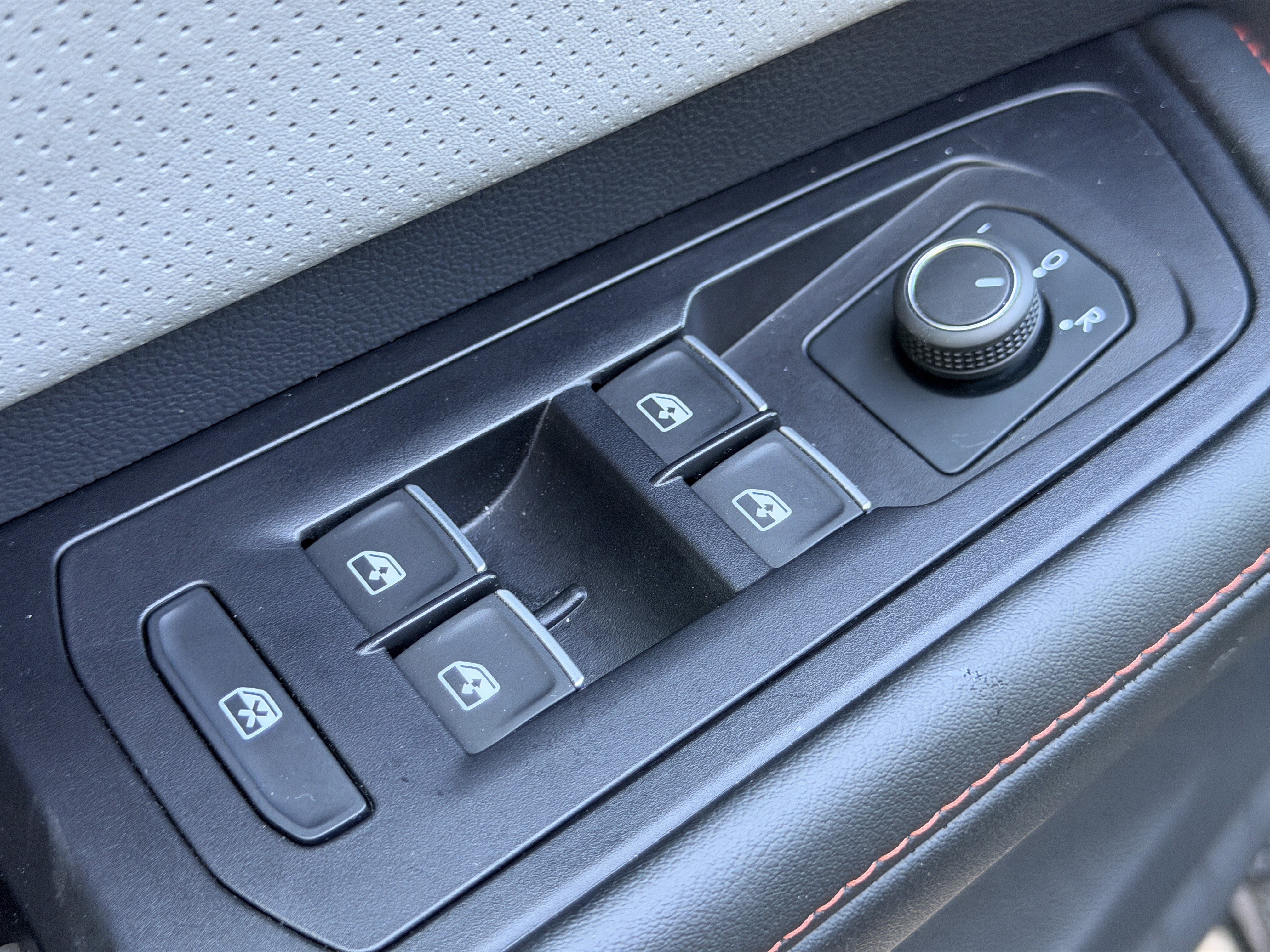 Used 2024 Volkswagen Atlas Peak Edition SEL image 5