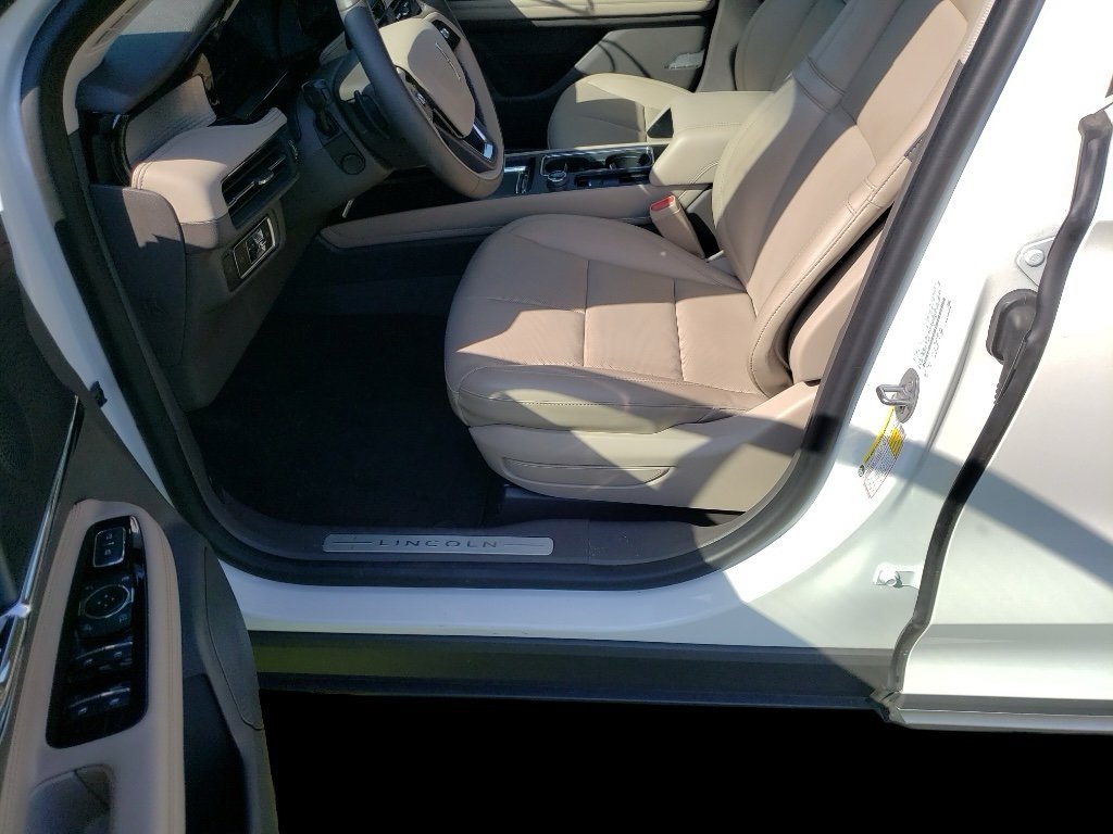 Used 2023 Lincoln Corsair AWD w/ Equipment Group 101A image 5