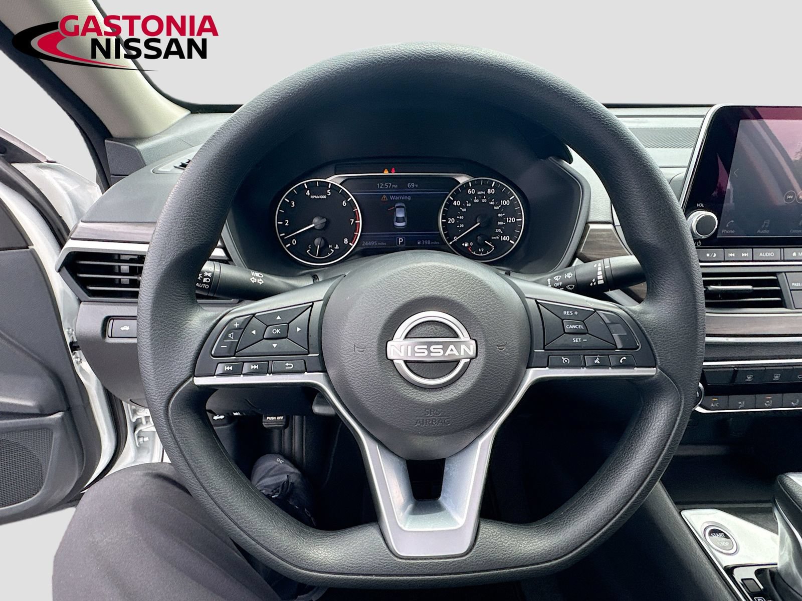 Used 2025 Nissan Altima 2.5 SV FWD image 14