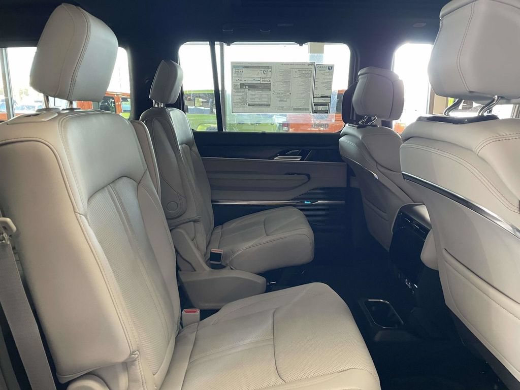 New 2026 Jeep Grand Wagoneer Summit w/ Premium Group III AWD/4WD image 16
