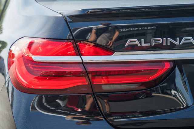 Used 2017 BMW ALPINA B7 xDrive AWD/4WD image 7