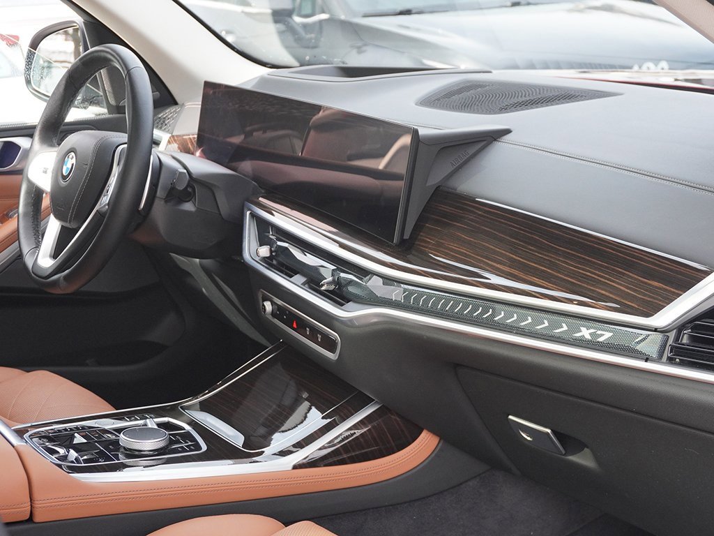 Used 2024 BMW X7 xDrive40i w/ Premium Package image 37