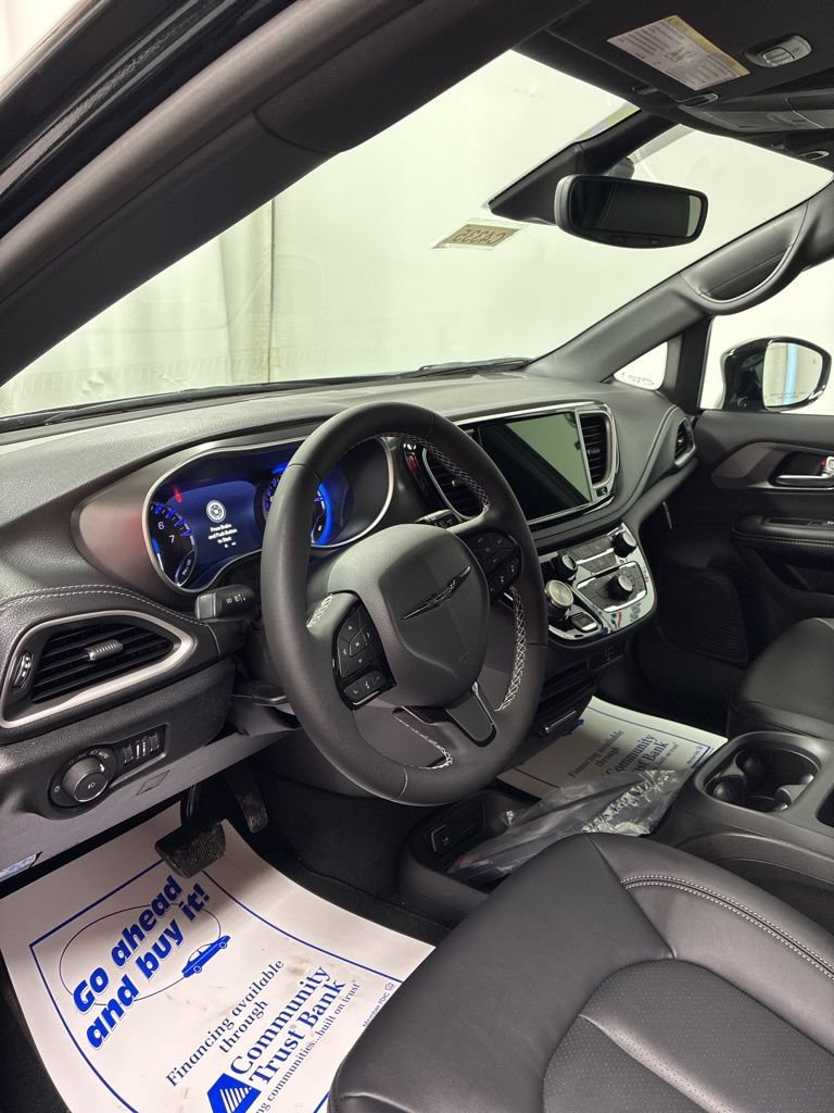New 2026 Chrysler Pacifica Select w/ S Appearance Package AWD/4WD image 11
