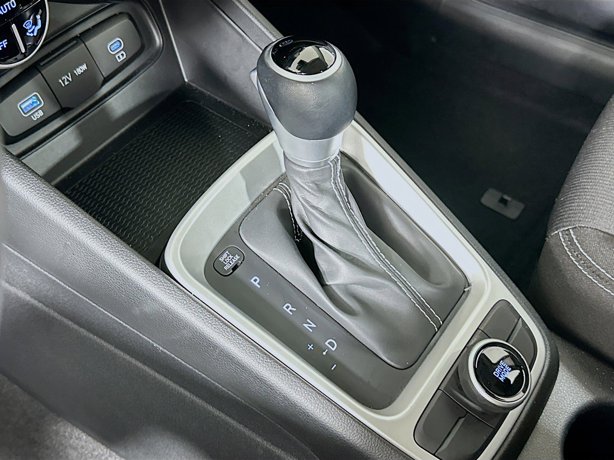 Used 2025 Hyundai Venue SEL image 24