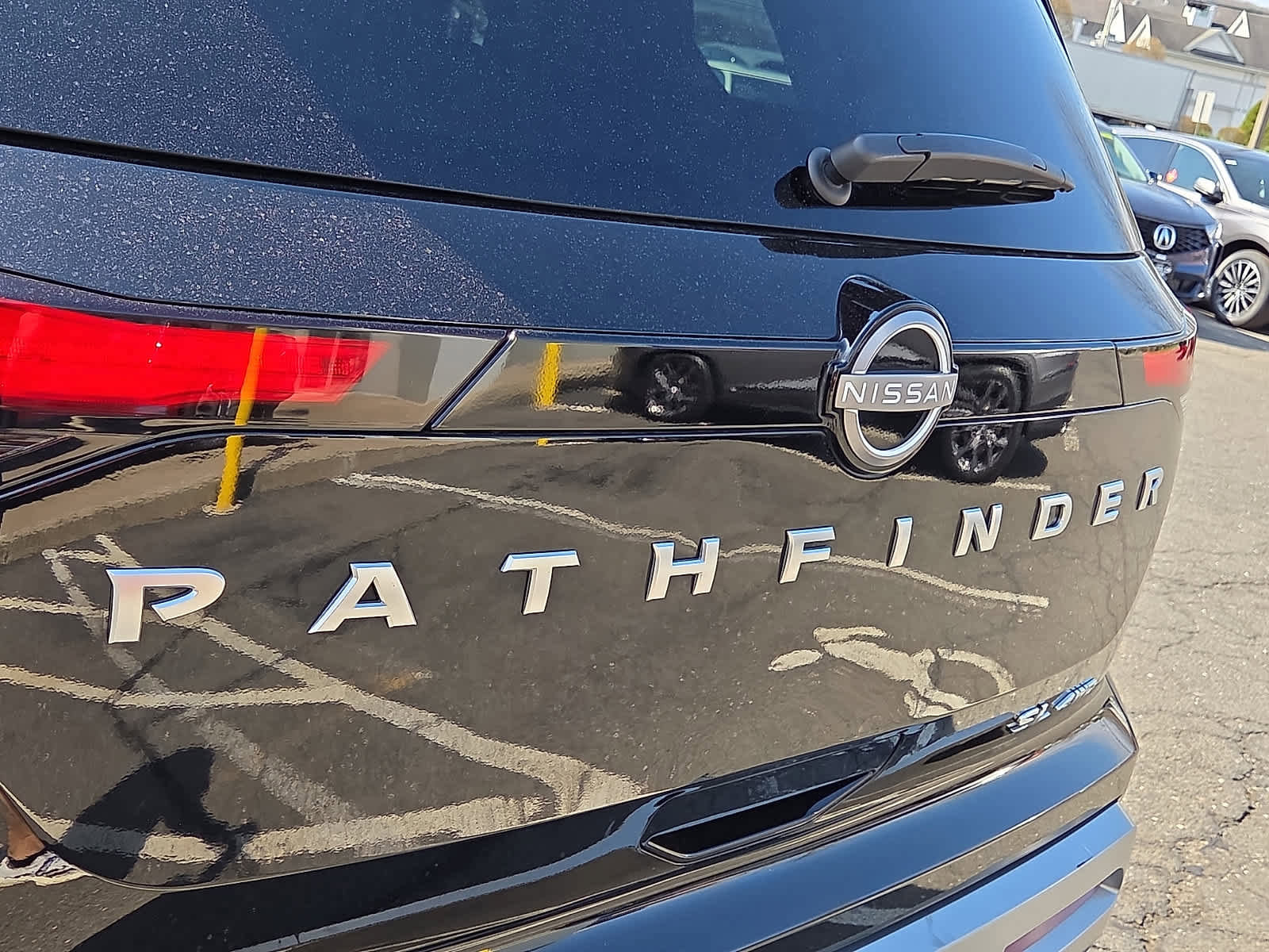 Used 2025 Nissan Pathfinder SL AWD/4WD image 30