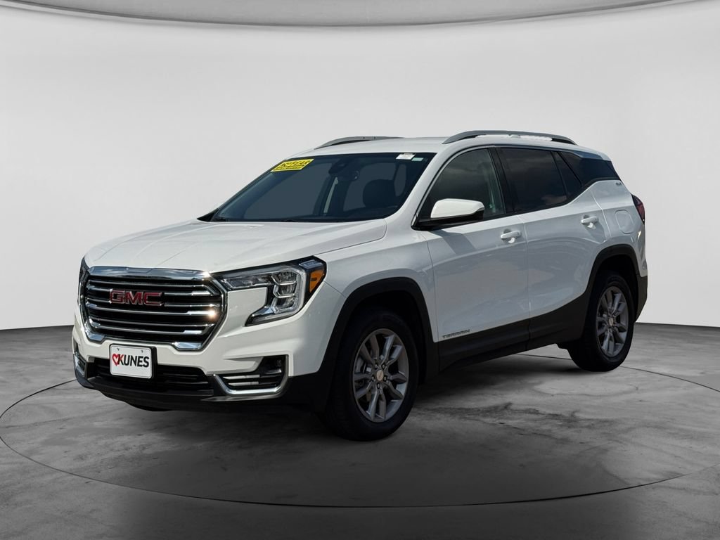 Used 2024 GMC Terrain SLT AWD/4WD image 3