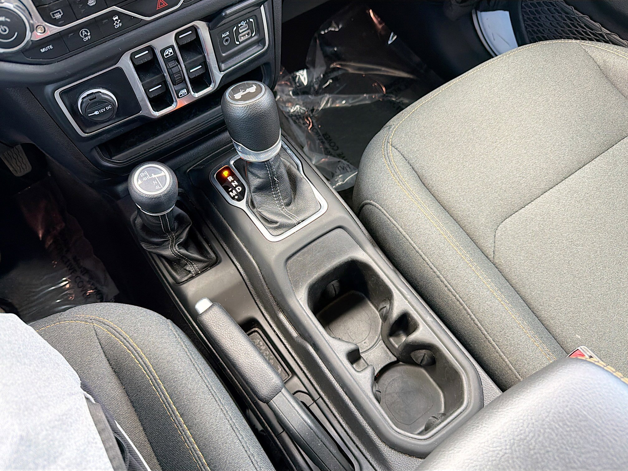 Used 2025 Jeep Wrangler Sahara image 27